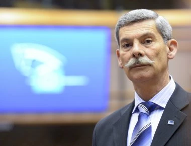 Ο στρατηγός Ελευθέριος Συναδινός εξηγεί γιατί αποχώρησε από τον Λαϊκό Σύνδεσμο